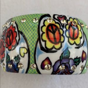 BANGLES WITH SKULL ACSENT